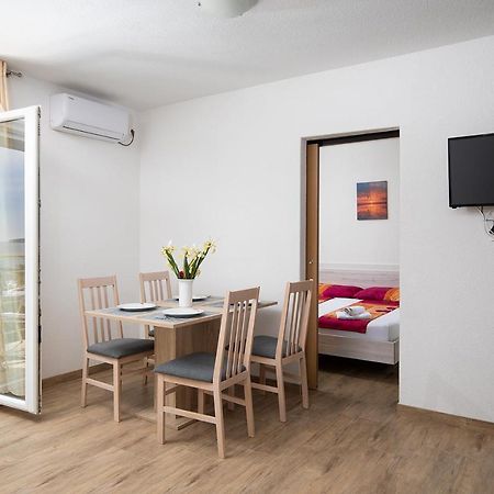 Apartmani Mirna Luka Pomer Exterior foto