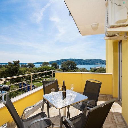 Apartmani Mirna Luka Pomer Exterior foto
