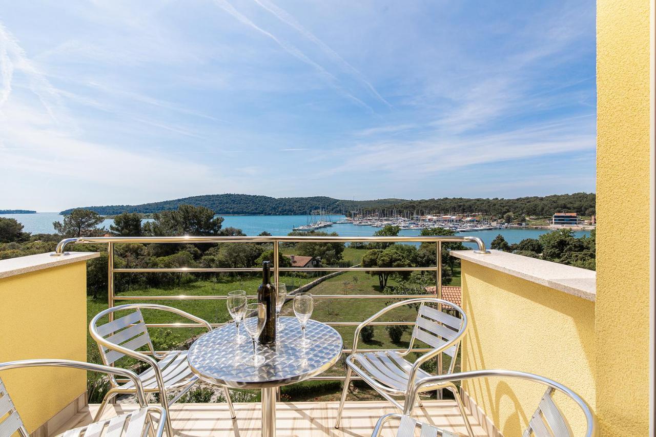 Apartmani Mirna Luka Pomer Exterior foto