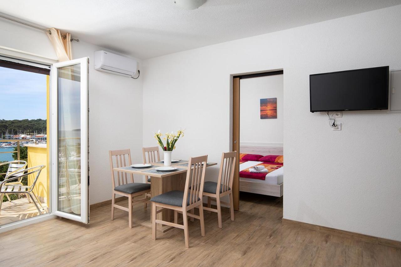 Apartmani Mirna Luka Pomer Exterior foto