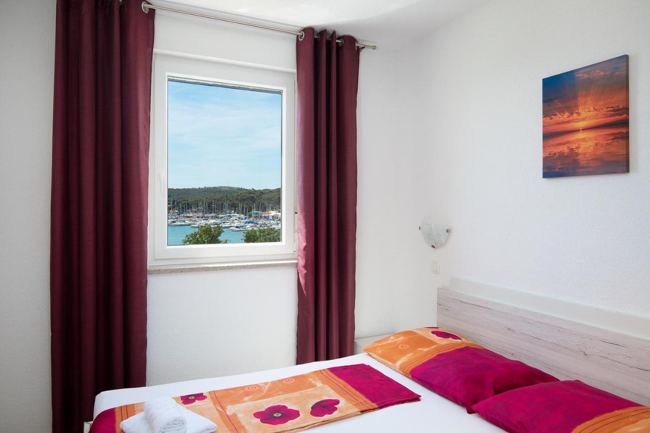 Apartmani Mirna Luka Pomer Exterior foto