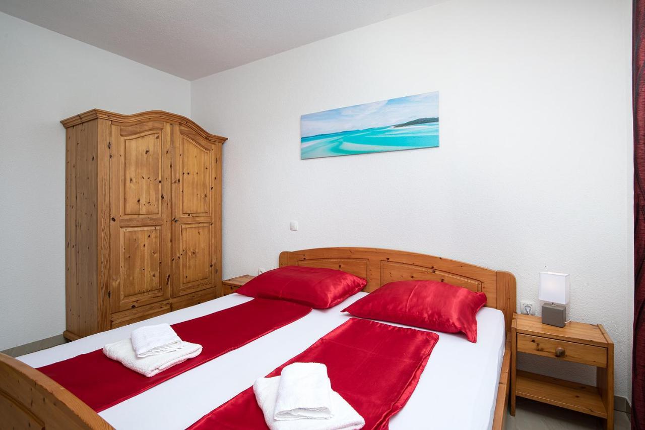 Apartmani Mirna Luka Pomer Exterior foto