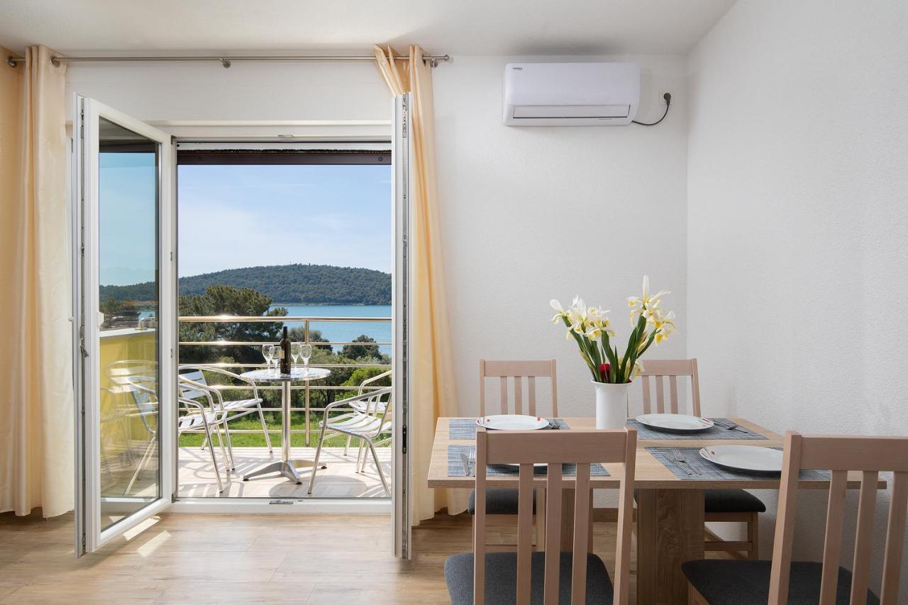 Apartmani Mirna Luka Pomer Exterior foto
