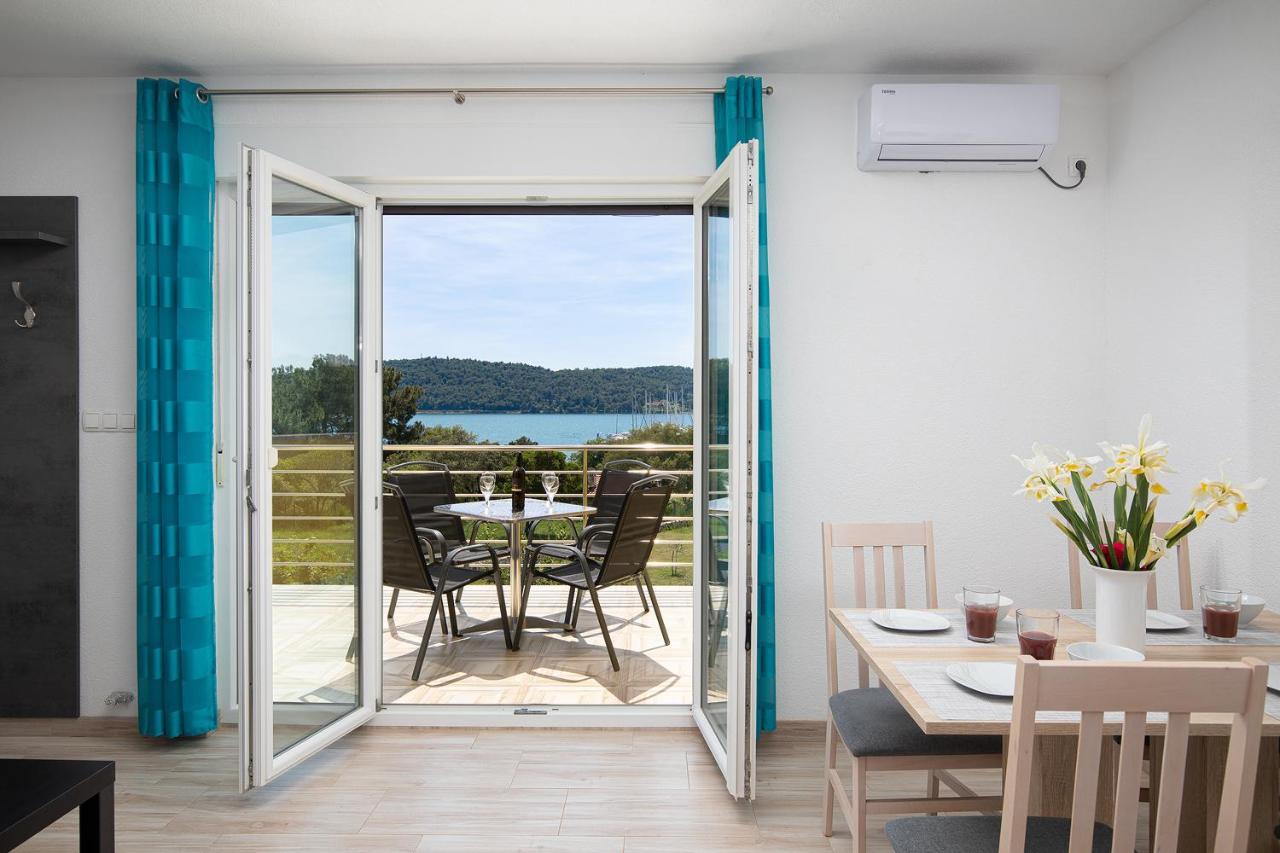 Apartmani Mirna Luka Pomer Exterior foto