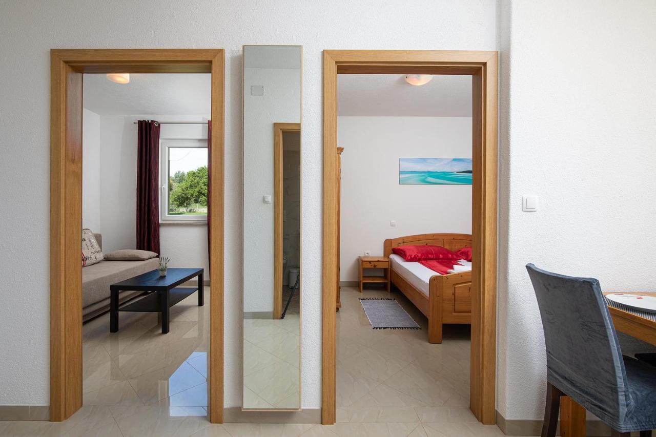 Apartmani Mirna Luka Pomer Exterior foto