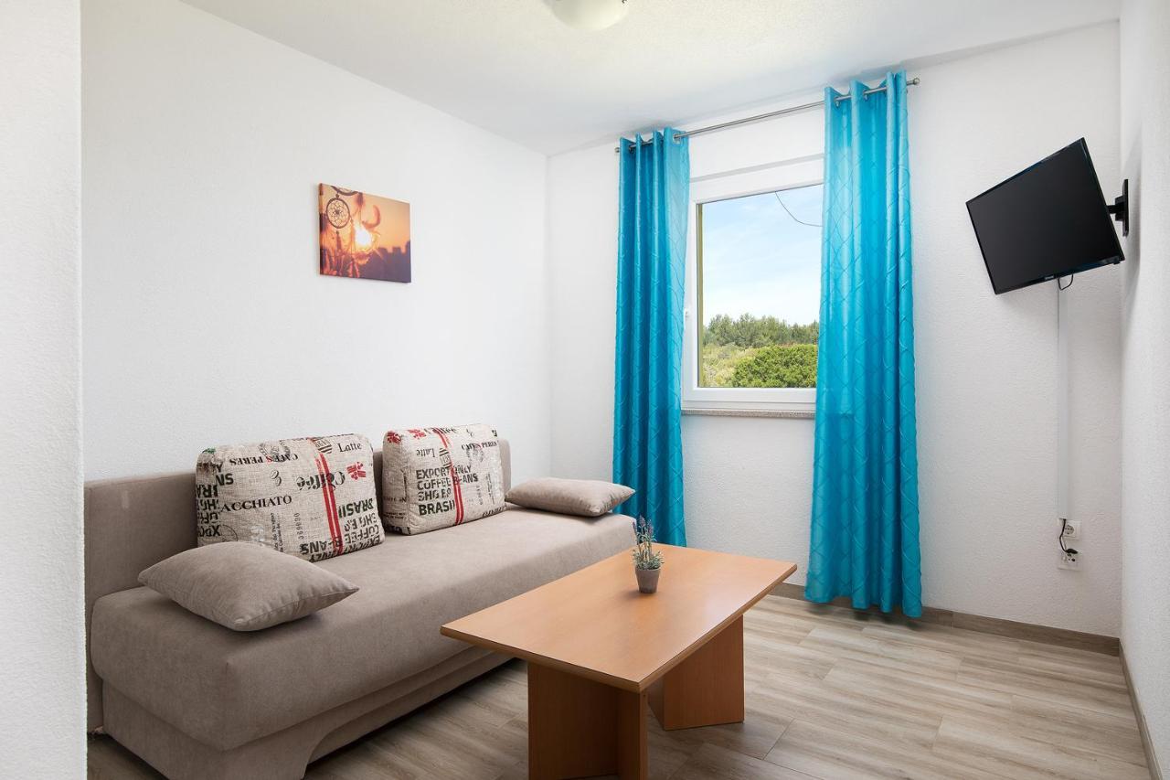 Apartmani Mirna Luka Pomer Exterior foto