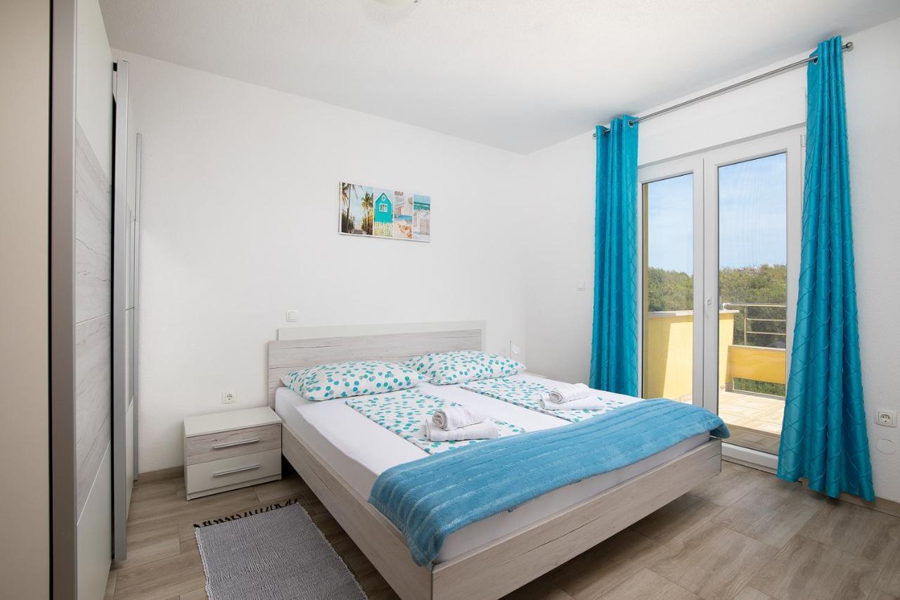 Apartmani Mirna Luka Pomer Exterior foto