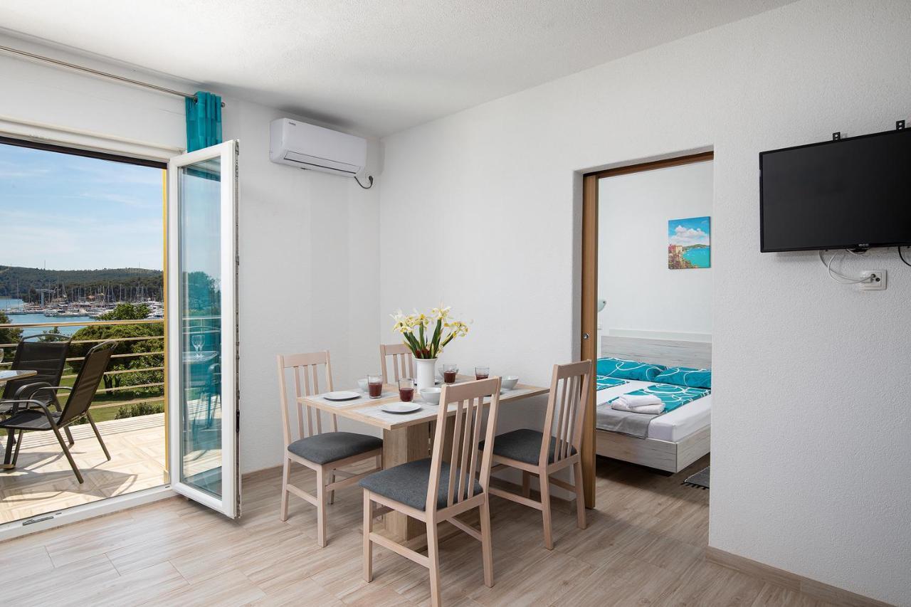 Apartmani Mirna Luka Pomer Exterior foto