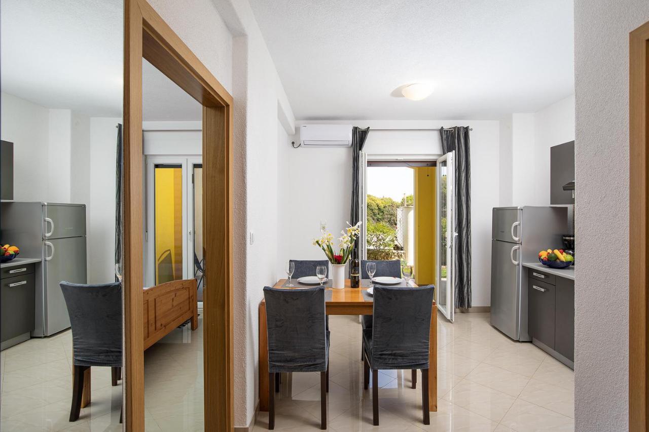 Apartmani Mirna Luka Pomer Exterior foto