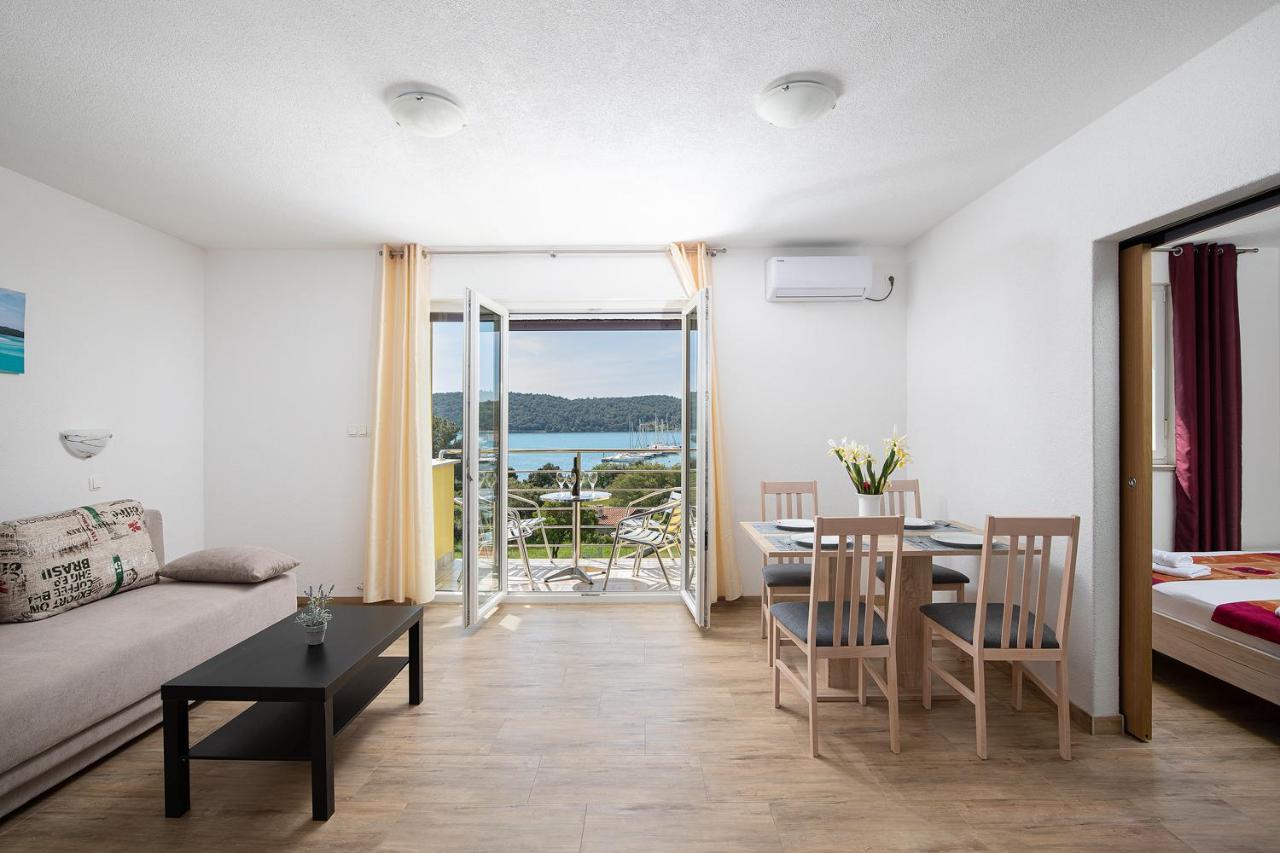 Apartmani Mirna Luka Pomer Exterior foto