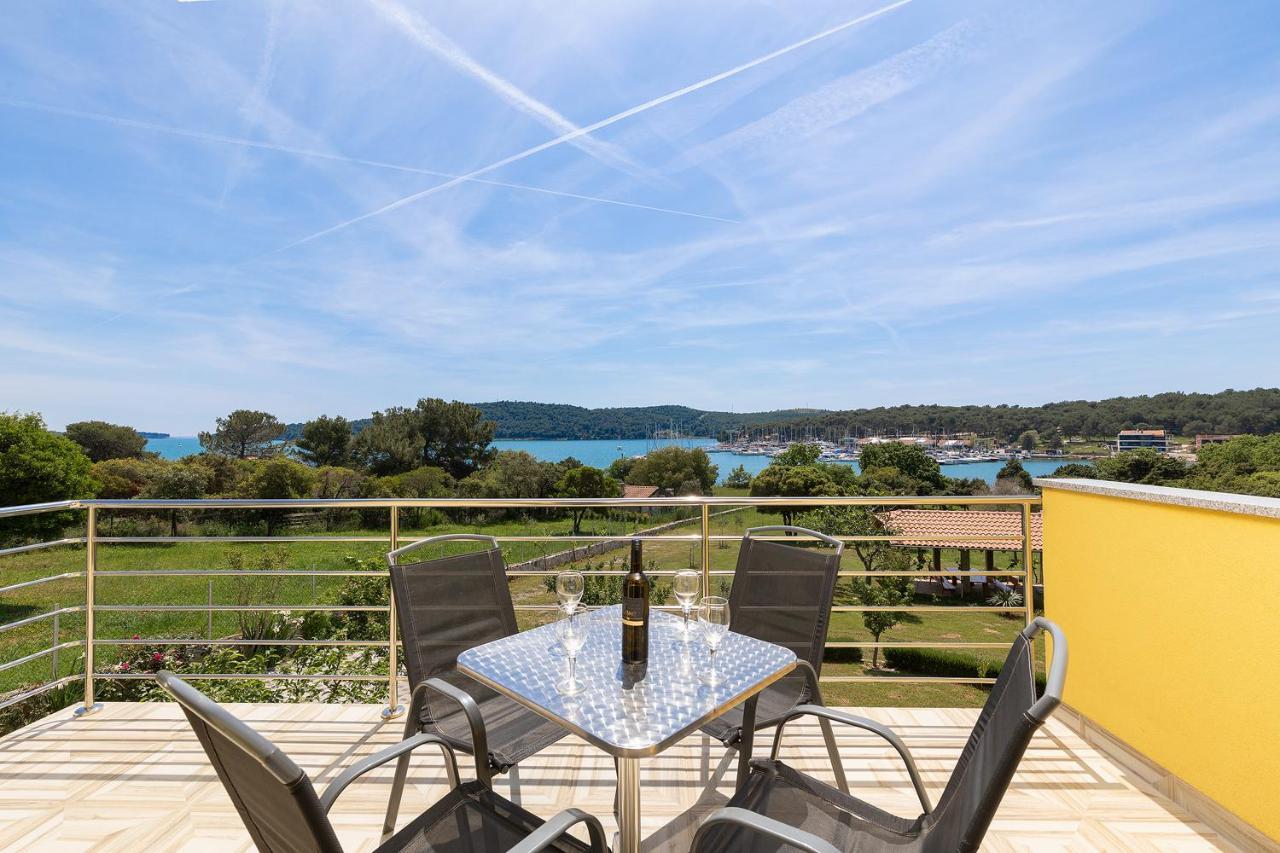 Apartmani Mirna Luka Pomer Exterior foto